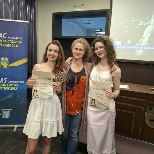 ГОЛЯМАТА НАГРАДА и ПОЧЕТНИЯТ ПРИЗ от Националния литературен конкурс „ПЕТЯ ДУБАРОВА“ отидоха при наши ученици