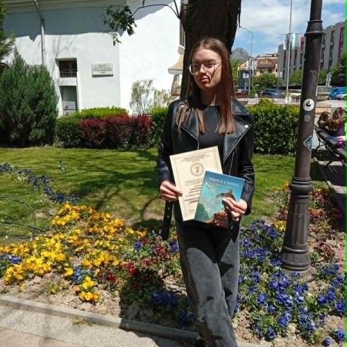 Габриела Маринова от XI.Б клас с награда от XXVIII Национален фестивал на детската книга